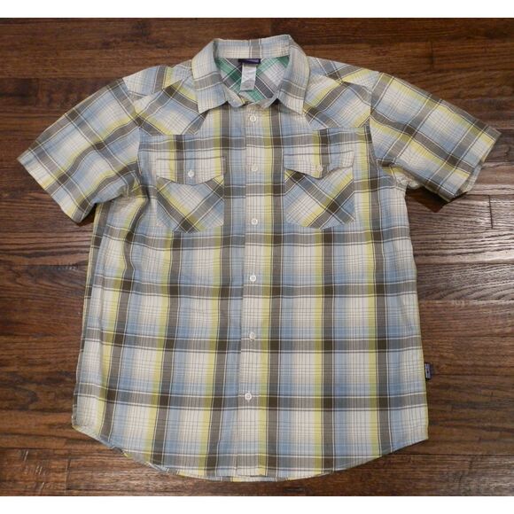 Patagonia Organic Cotton Men's Short Sleeve Button Down Plaid Shirt Size Medium - Picture 1 of 3